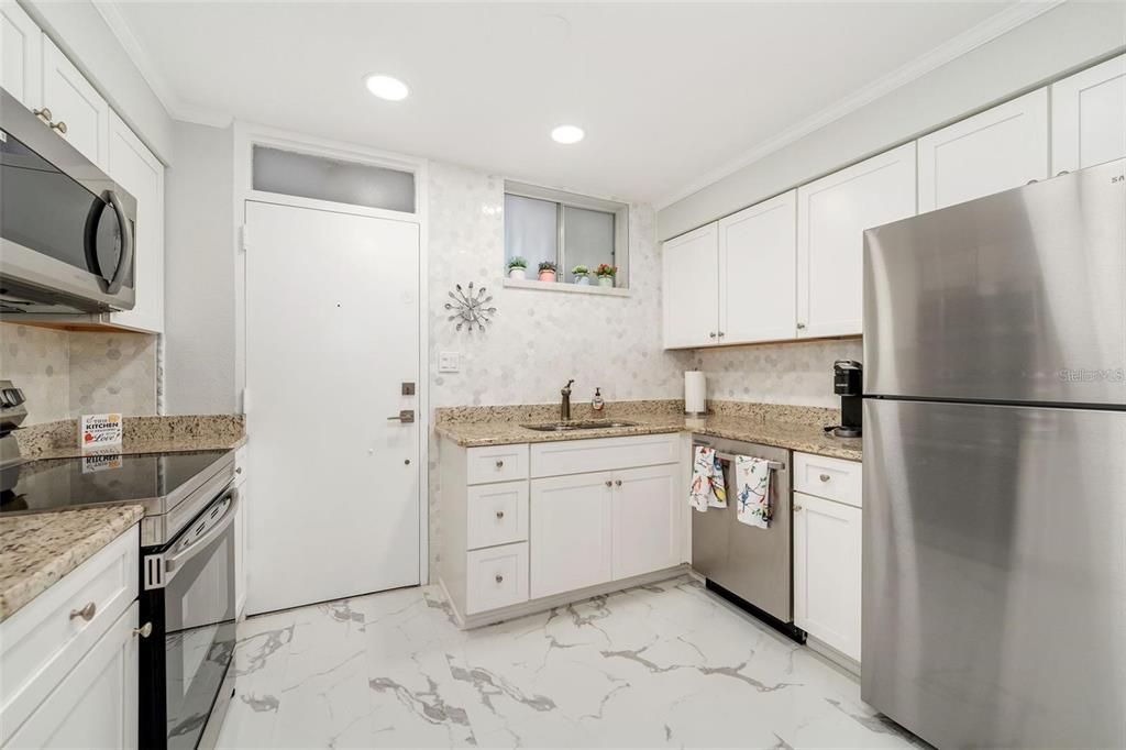 For Sale: $390,000 (2 beds, 1 baths, 987 Square Feet)