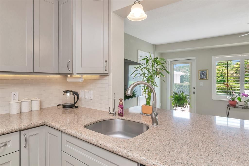 En Venta: $240,000 (2 camas, 2 baños, 1383 Pies cuadrados)