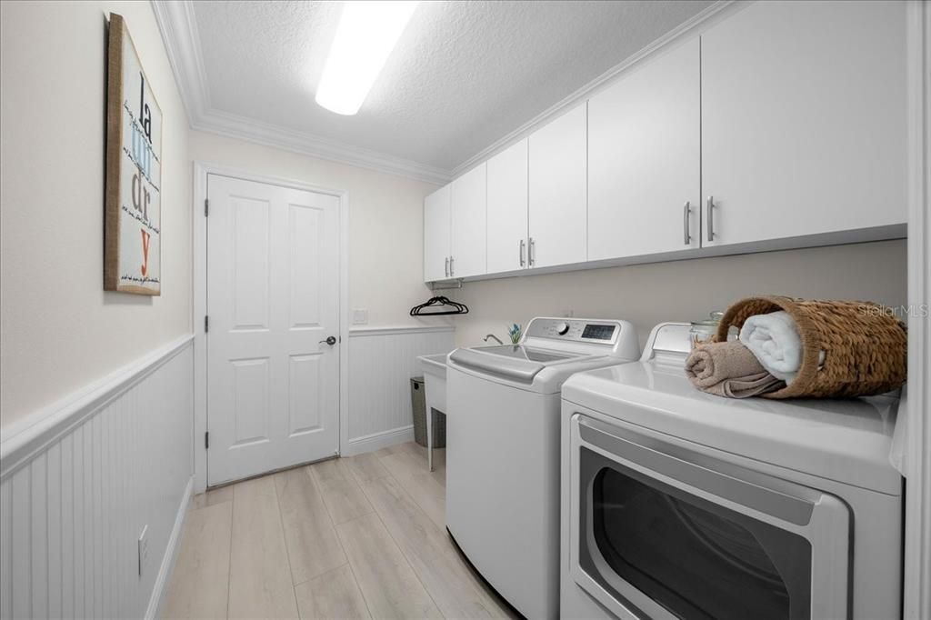 For Sale: $895,000 (3 beds, 2 baths, 1727 Square Feet)