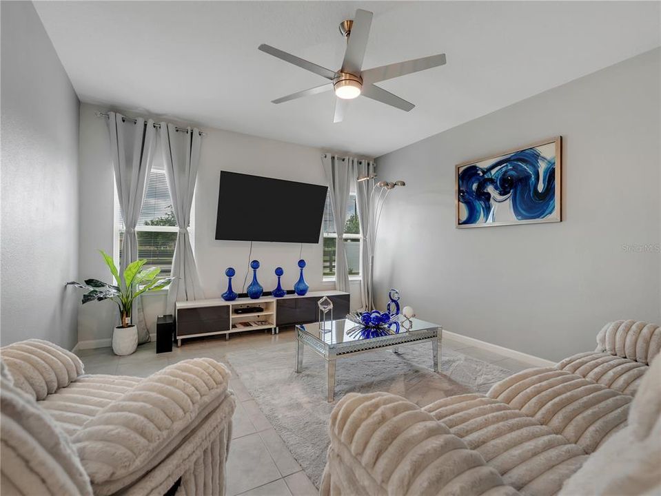 En Venta: $420,000 (4 camas, 2 baños, 1996 Pies cuadrados)