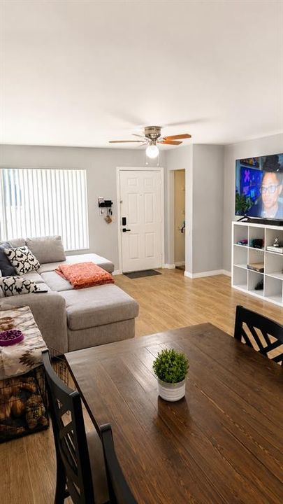 В аренду: $1,550 (2 спален, 2 ванн, 1073 Квадратных фут)