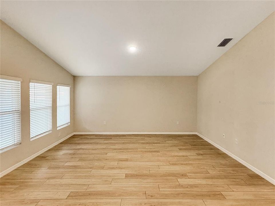 For Sale: $365,900 (4 beds, 2 baths, 1850 Square Feet)