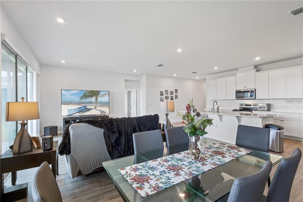 For Rent: $2,800 (3 beds, 2 baths, 1718 Square Feet)