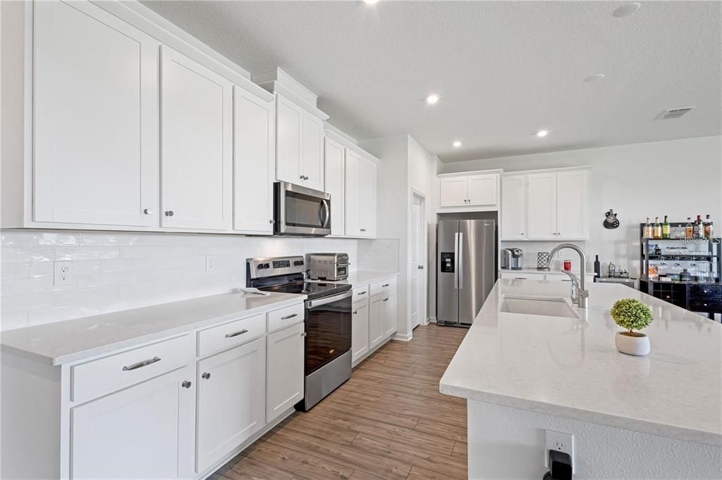 For Rent: $2,800 (3 beds, 2 baths, 1718 Square Feet)