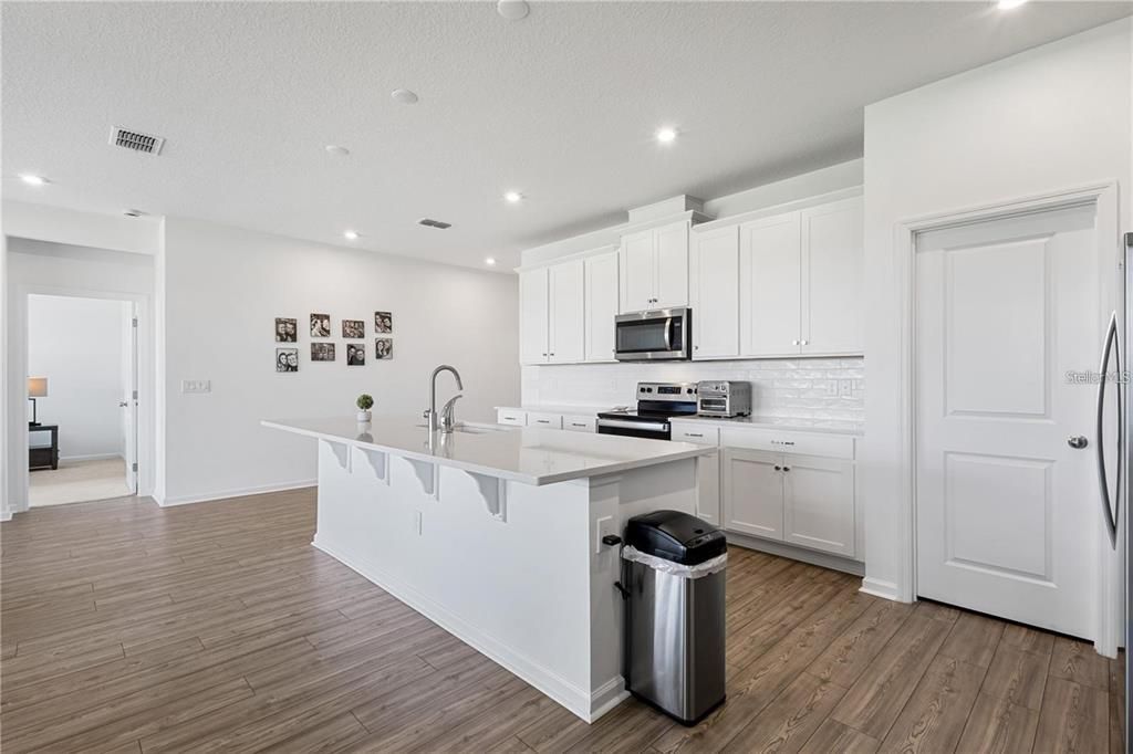 For Rent: $2,800 (3 beds, 2 baths, 1718 Square Feet)