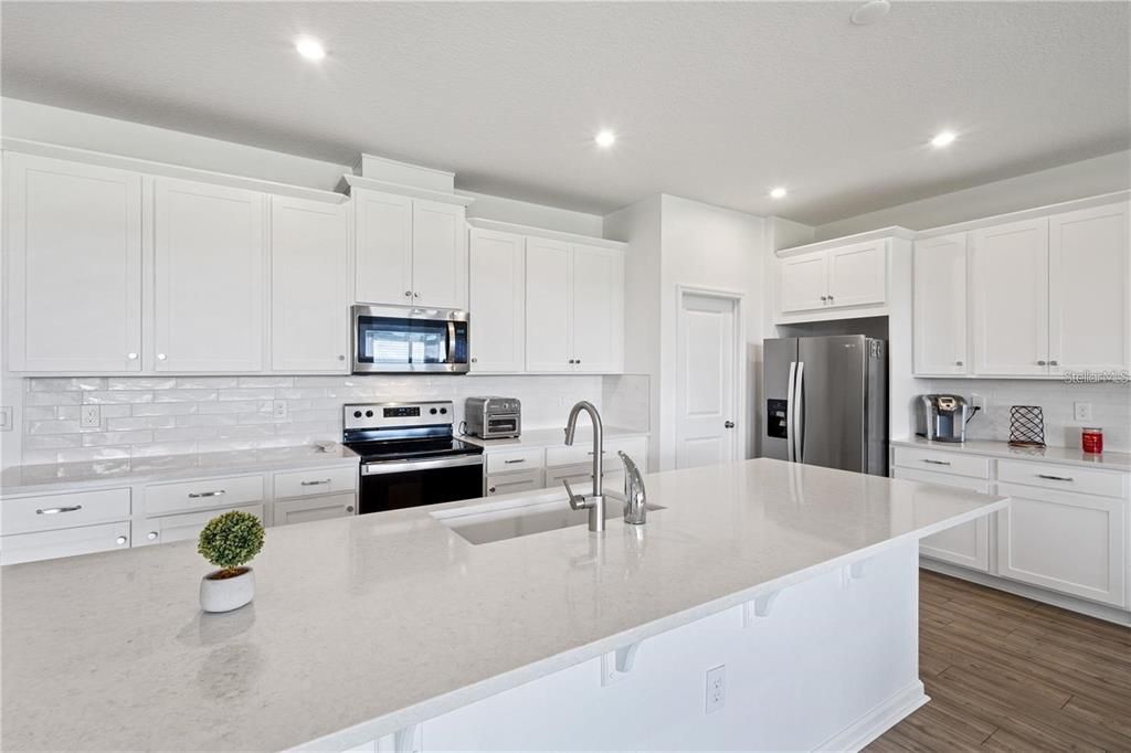 For Rent: $2,800 (3 beds, 2 baths, 1718 Square Feet)