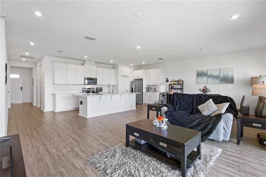 For Rent: $2,800 (3 beds, 2 baths, 1718 Square Feet)
