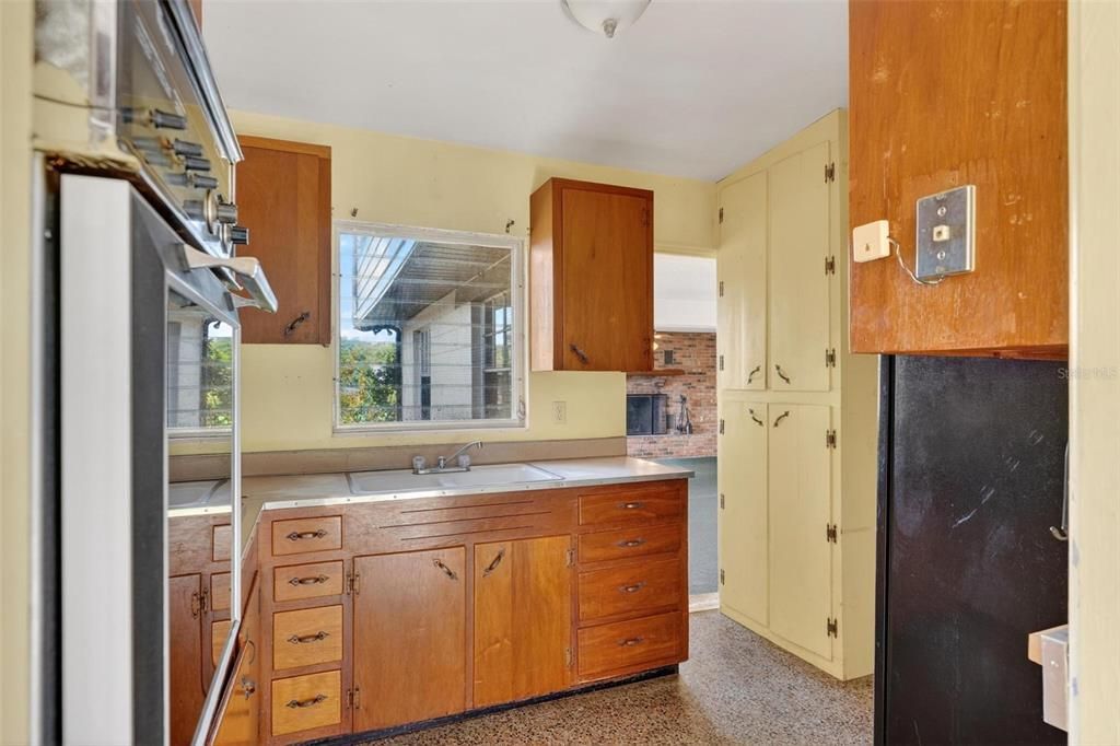 На продажу: $445,000 (4 спален, 1 ванн, 2998 Квадратных фут)