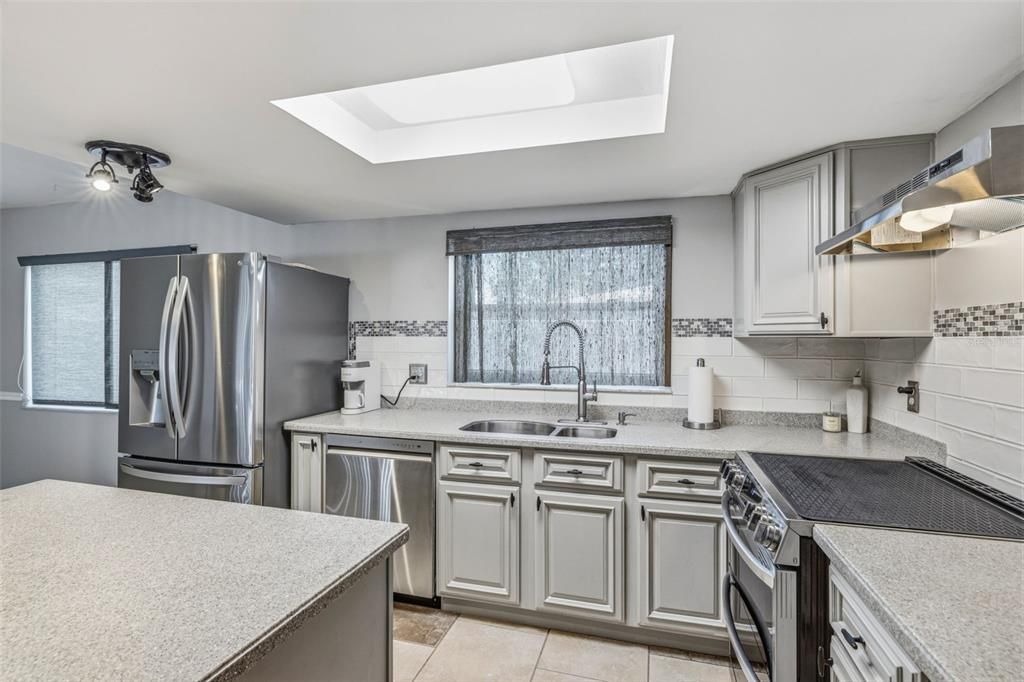 Active With Contract: $319,900 (2 beds, 2 baths, 1704 Square Feet)