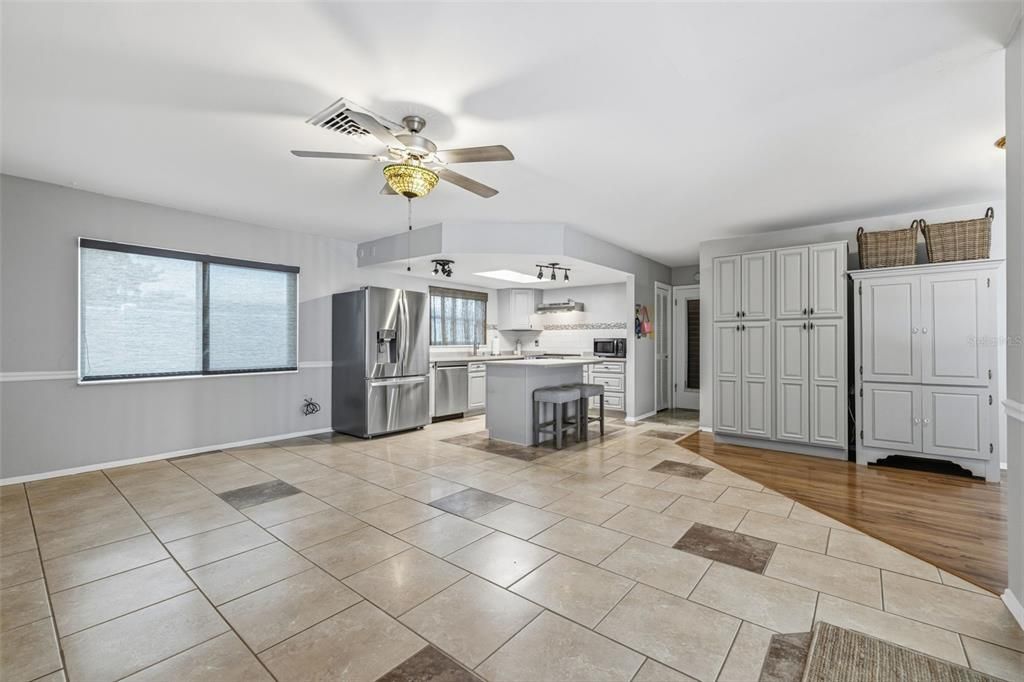Active With Contract: $319,900 (2 beds, 2 baths, 1704 Square Feet)