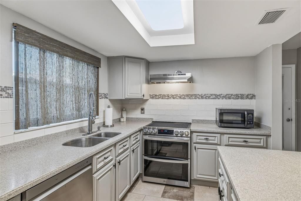 Active With Contract: $319,900 (2 beds, 2 baths, 1704 Square Feet)