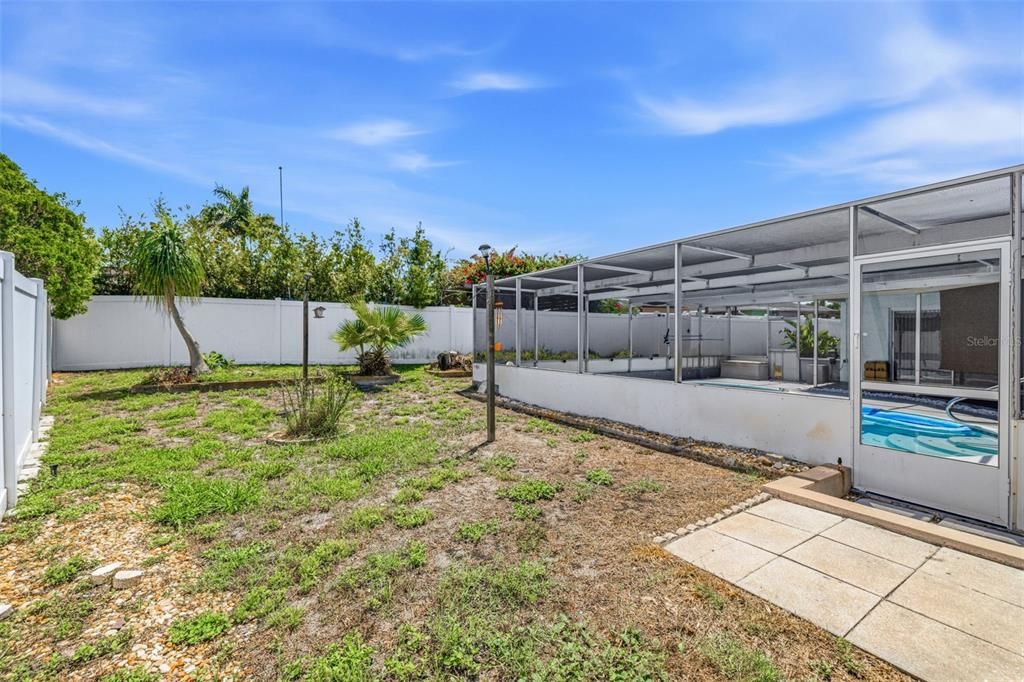 Active With Contract: $319,900 (2 beds, 2 baths, 1704 Square Feet)