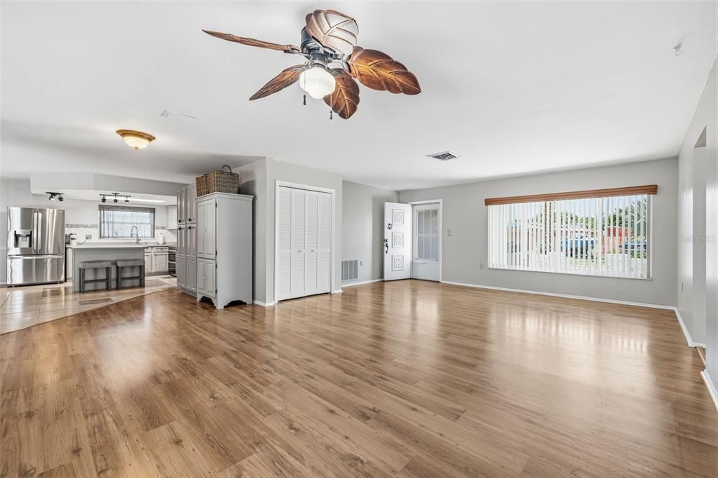 Active With Contract: $319,900 (2 beds, 2 baths, 1704 Square Feet)