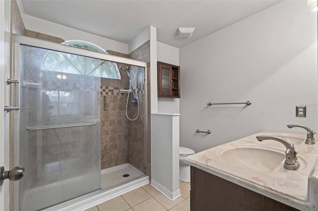 Activo con contrato: $299,900 (3 camas, 2 baños, 1802 Pies cuadrados)