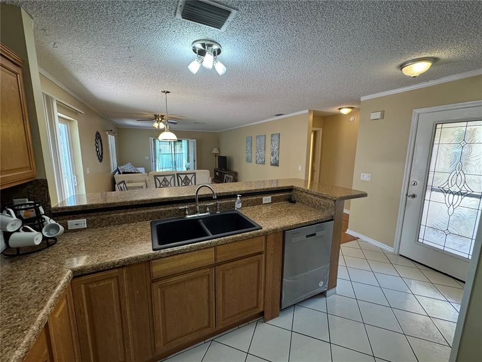 For Rent: $1,700 (2 beds, 2 baths, 1075 Square Feet)