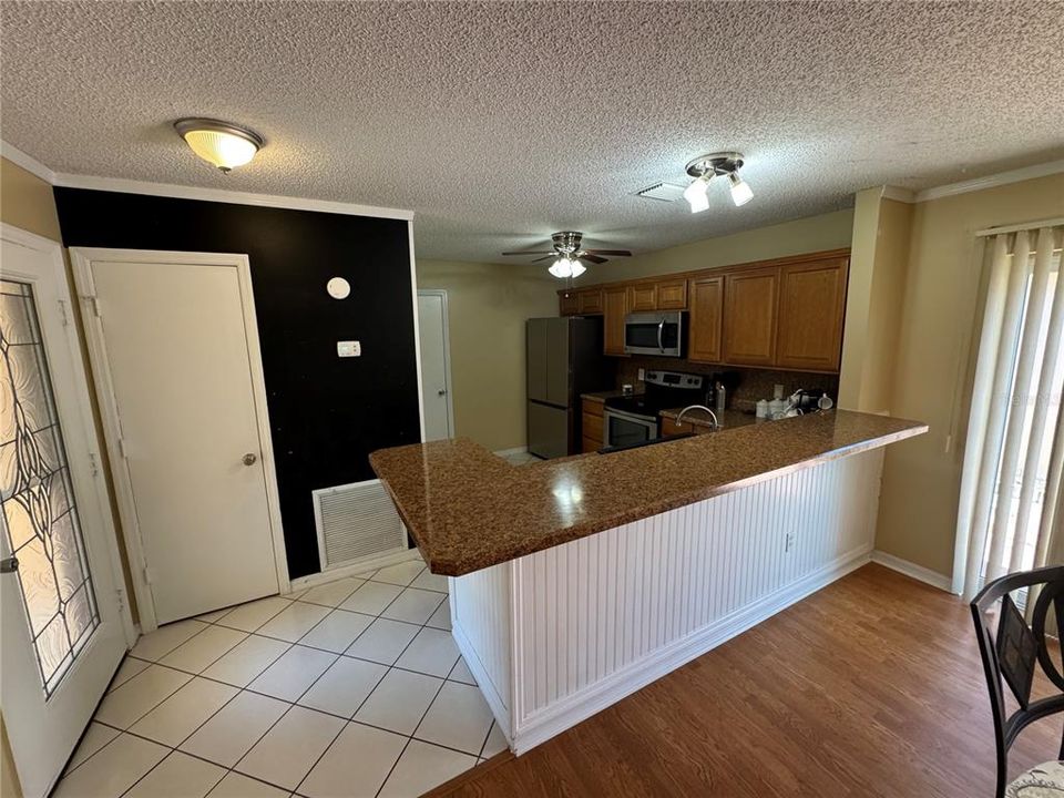 For Rent: $1,700 (2 beds, 2 baths, 1075 Square Feet)