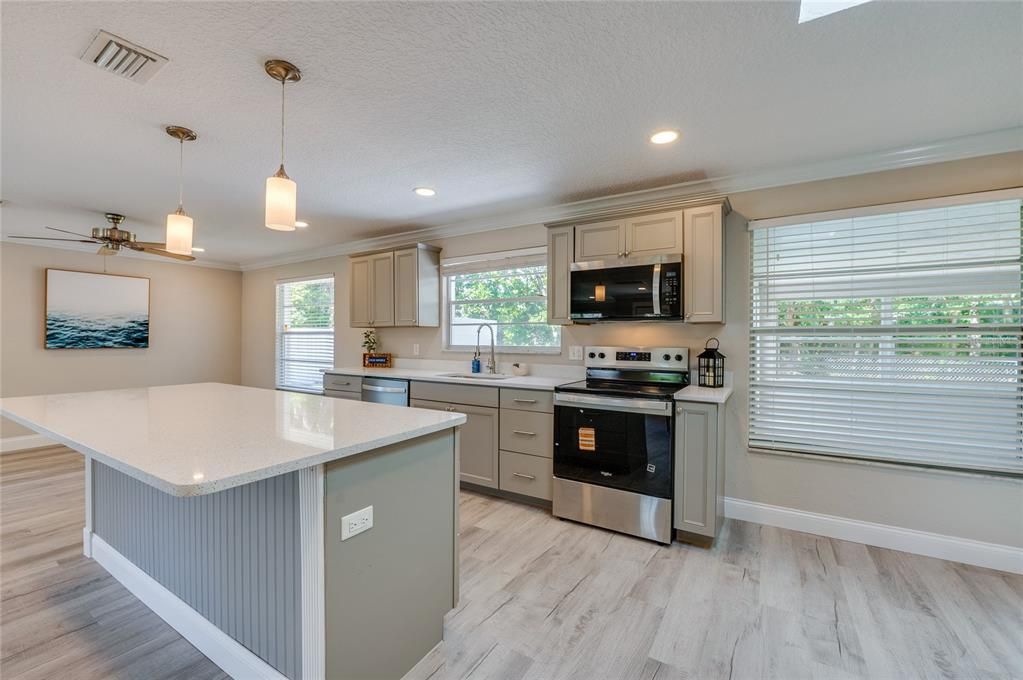 Active With Contract: $365,000 (3 beds, 2 baths, 1958 Square Feet)