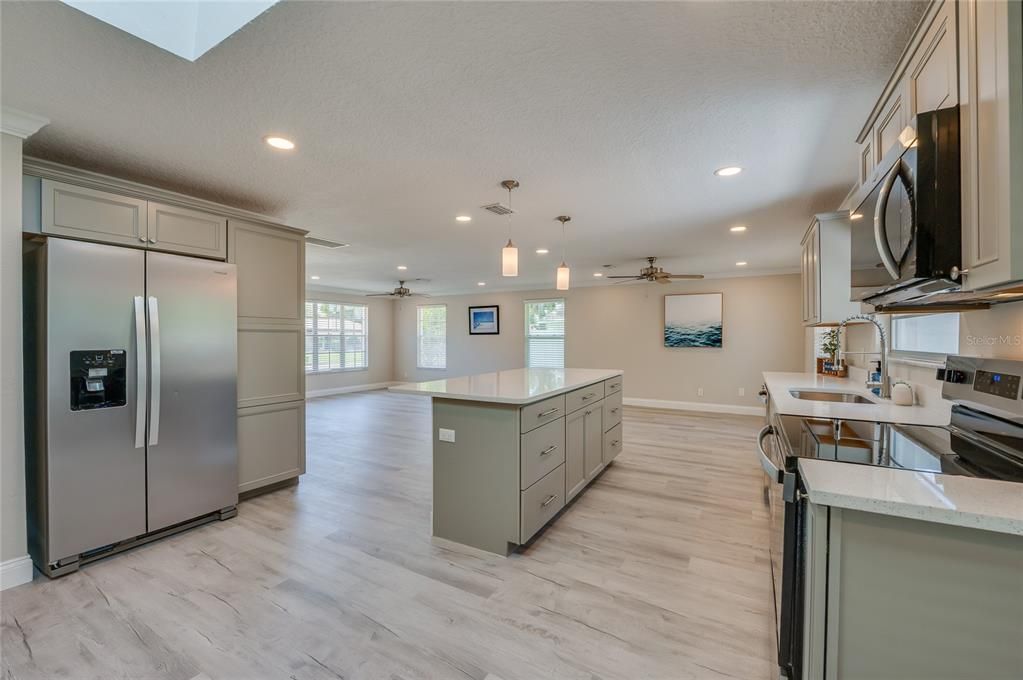 Active With Contract: $365,000 (3 beds, 2 baths, 1958 Square Feet)