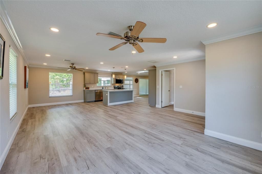 Active With Contract: $365,000 (3 beds, 2 baths, 1958 Square Feet)