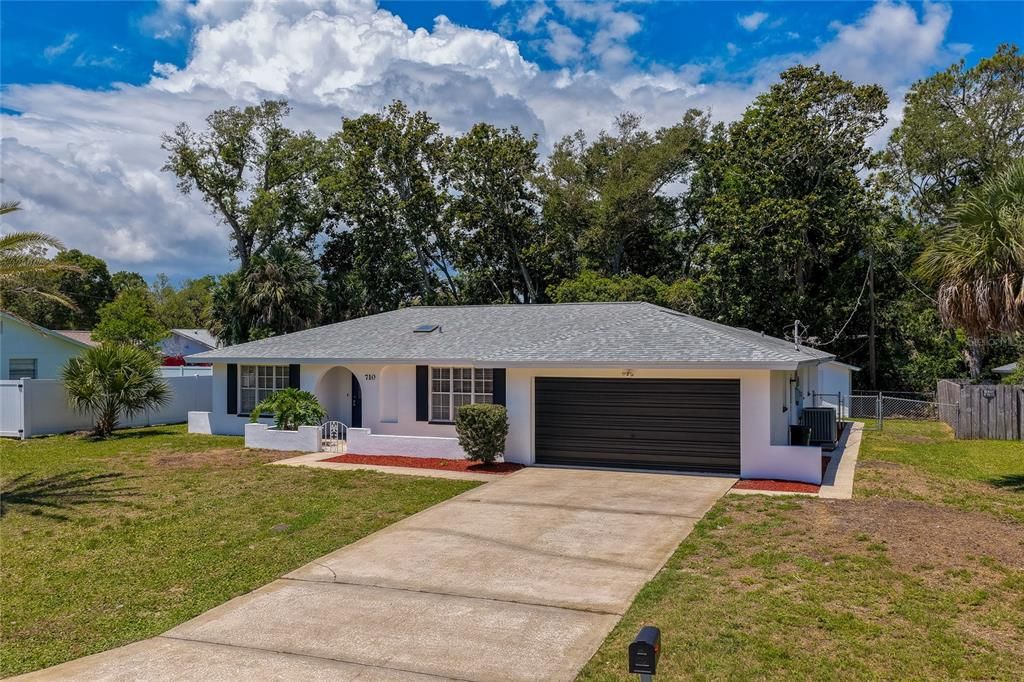 Active With Contract: $365,000 (3 beds, 2 baths, 1958 Square Feet)