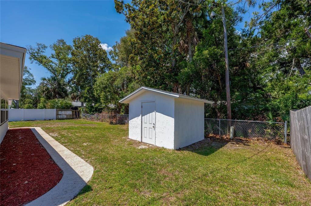 Active With Contract: $365,000 (3 beds, 2 baths, 1958 Square Feet)