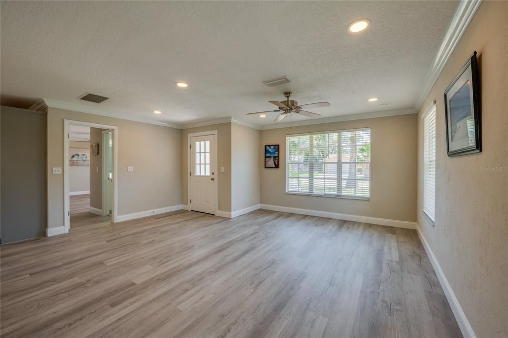 Active With Contract: $365,000 (3 beds, 2 baths, 1958 Square Feet)