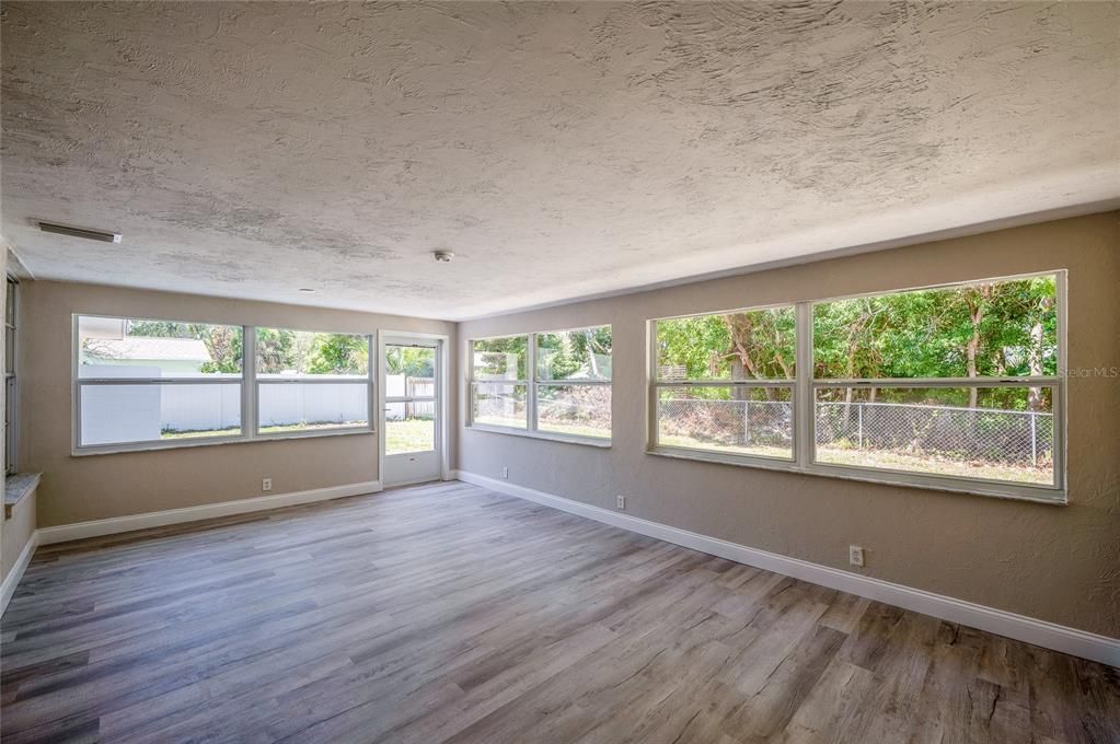 Active With Contract: $365,000 (3 beds, 2 baths, 1958 Square Feet)