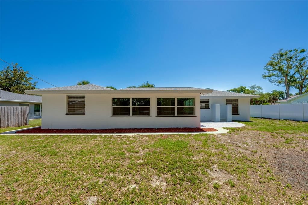 Active With Contract: $365,000 (3 beds, 2 baths, 1958 Square Feet)