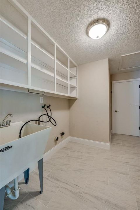 Active With Contract: $365,000 (3 beds, 2 baths, 1958 Square Feet)
