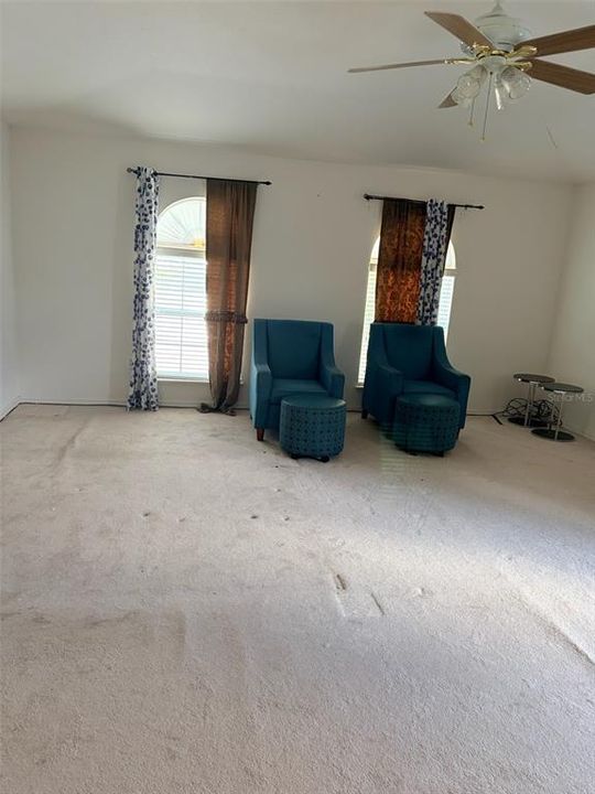 For Rent: $2,500 (4 beds, 3 baths, 2800 Square Feet)