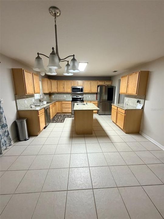 For Rent: $2,500 (4 beds, 3 baths, 2800 Square Feet)
