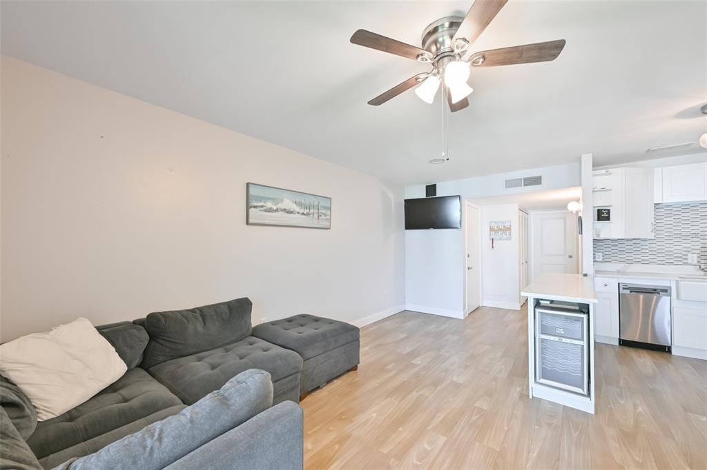 For Rent: $1,500 (1 beds, 1 baths, 747 Square Feet)