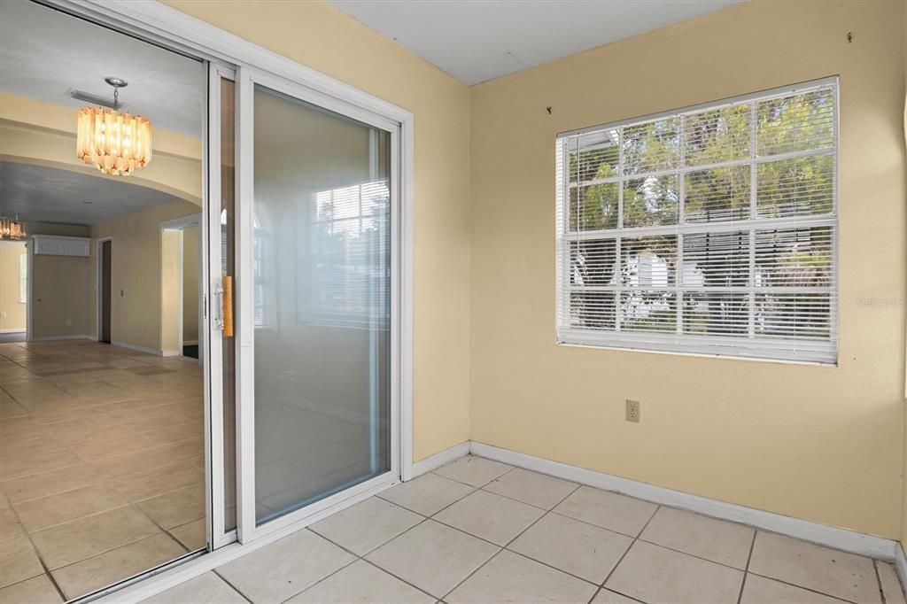 En Venta: $265,000 (4 camas, 2 baños, 2098 Pies cuadrados)