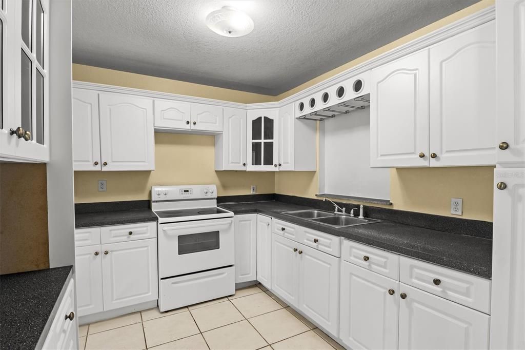 En Venta: $265,000 (4 camas, 2 baños, 2098 Pies cuadrados)
