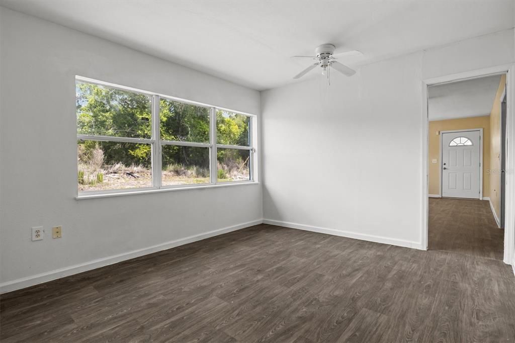 En Venta: $265,000 (4 camas, 2 baños, 2098 Pies cuadrados)