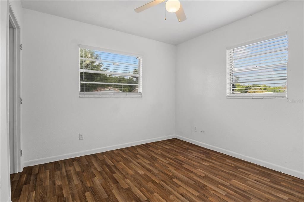 En Venta: $265,000 (4 camas, 2 baños, 2098 Pies cuadrados)
