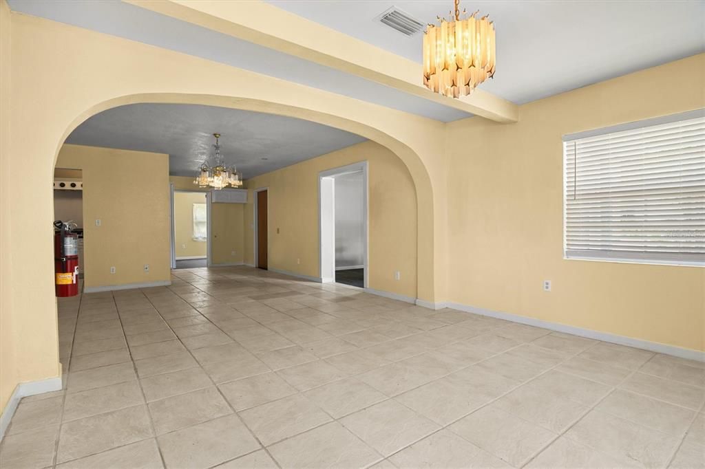 En Venta: $265,000 (4 camas, 2 baños, 2098 Pies cuadrados)