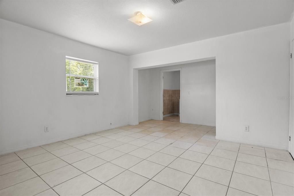 En Venta: $265,000 (4 camas, 2 baños, 2098 Pies cuadrados)