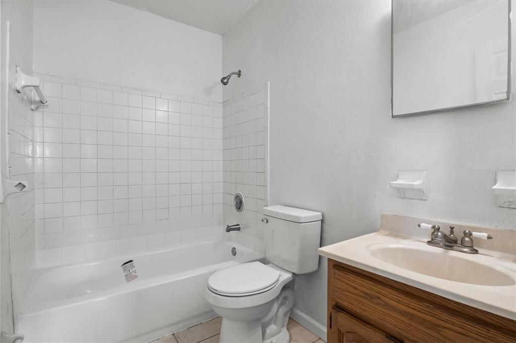 En Venta: $265,000 (4 camas, 2 baños, 2098 Pies cuadrados)