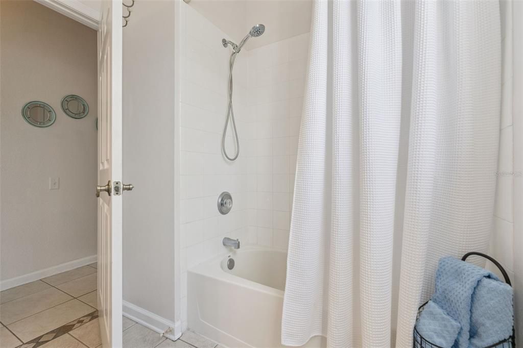 For Sale: $220,000 (3 beds, 2 baths, 1268 Square Feet)