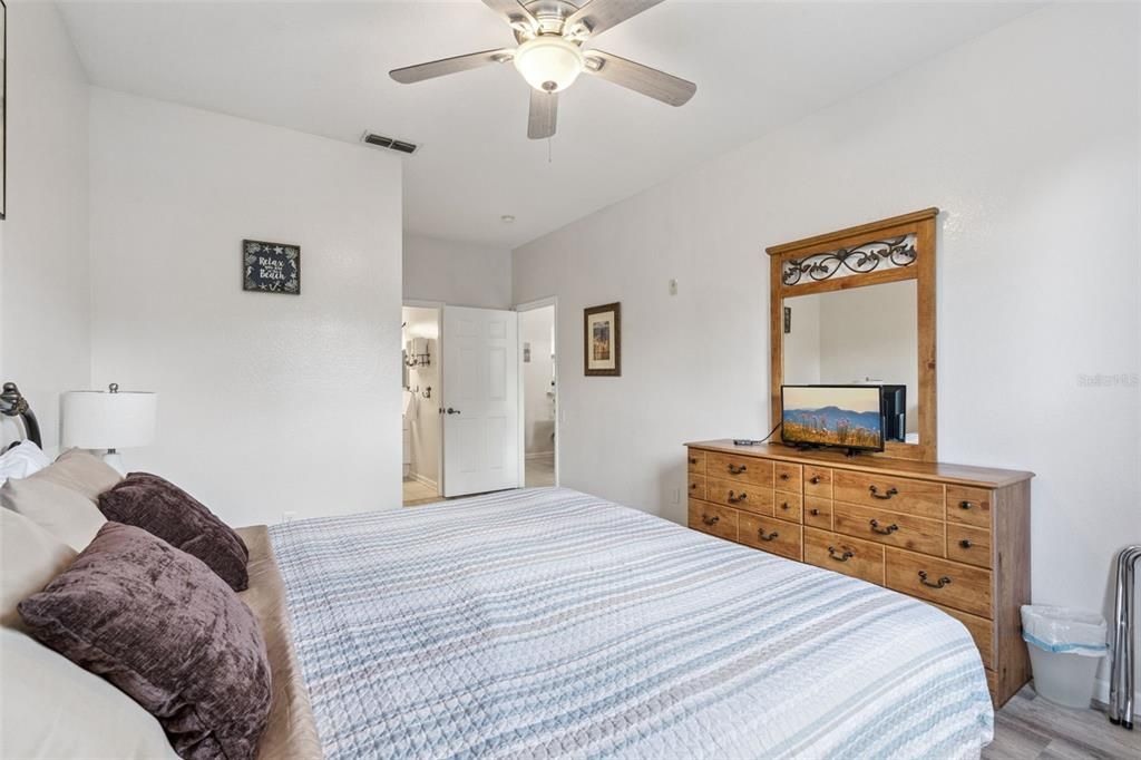 For Sale: $220,000 (3 beds, 2 baths, 1268 Square Feet)