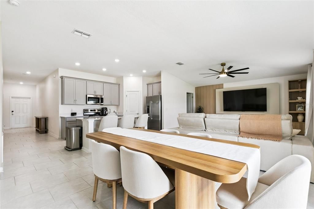 For Sale: $349,000 (3 beds, 2 baths, 1555 Square Feet)