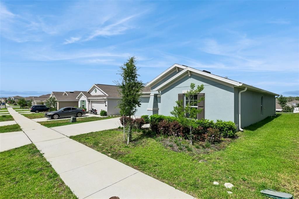 For Sale: $349,000 (3 beds, 2 baths, 1555 Square Feet)