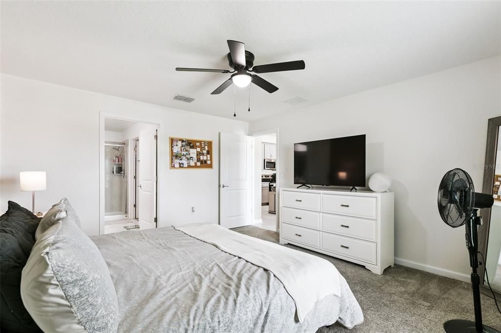 For Sale: $349,000 (3 beds, 2 baths, 1555 Square Feet)