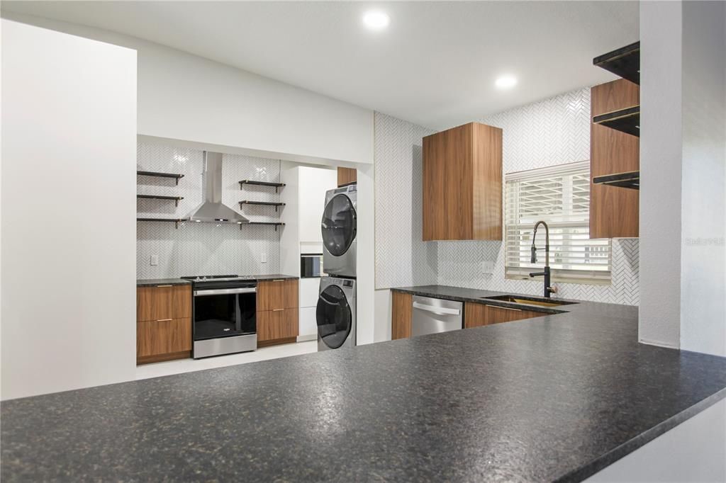 В аренду: $3,299 (3 спален, 2 ванн, 1671 Квадратных фут)