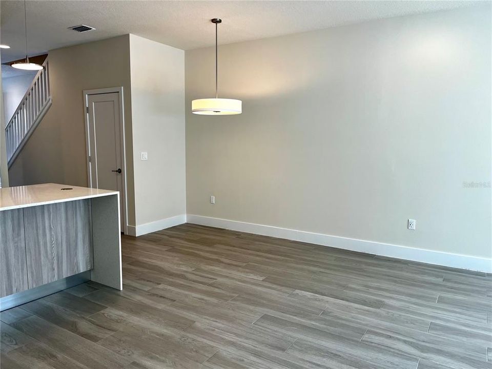 For Rent: $2,400 (3 beds, 3 baths, 1853 Square Feet)