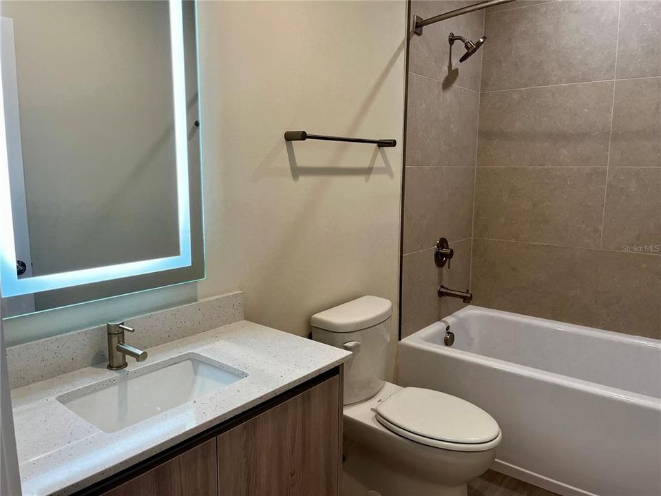 For Rent: $2,400 (3 beds, 3 baths, 1853 Square Feet)
