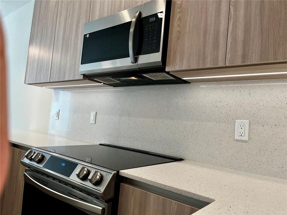 For Rent: $2,400 (3 beds, 3 baths, 1853 Square Feet)