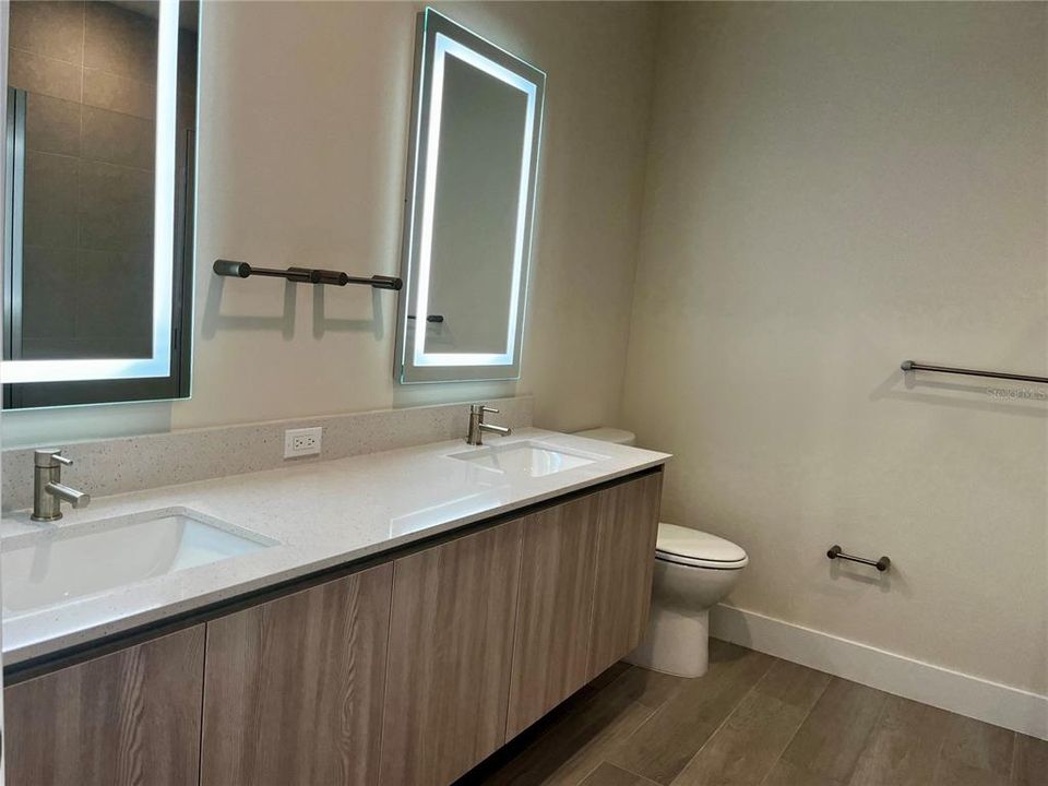 For Rent: $2,400 (3 beds, 3 baths, 1853 Square Feet)