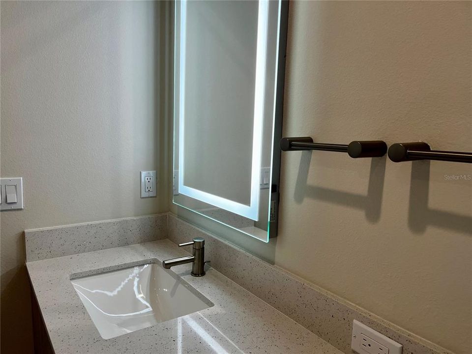 For Rent: $2,400 (3 beds, 3 baths, 1853 Square Feet)